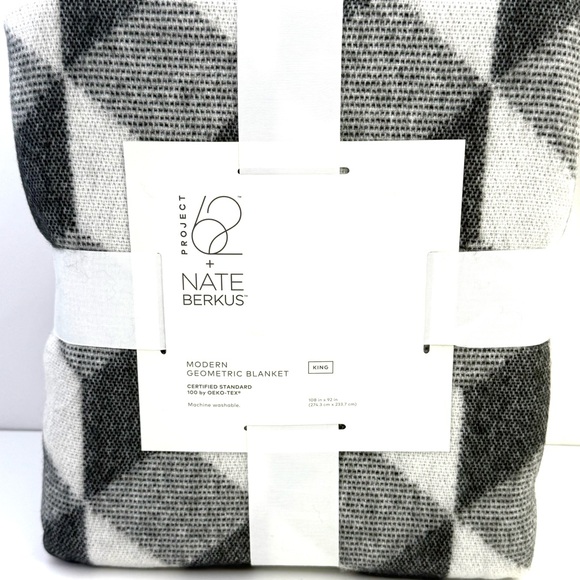 Project 62 X Nate Berkus Gray White Modern Geometric King Size Blanket NWT - Picture 2 of 10